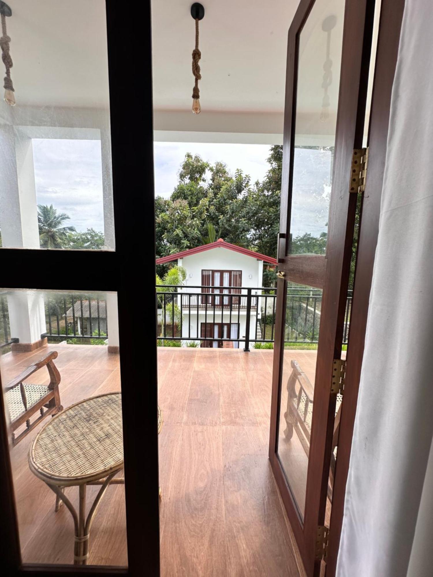 Finch Tangalle Bagian luar foto